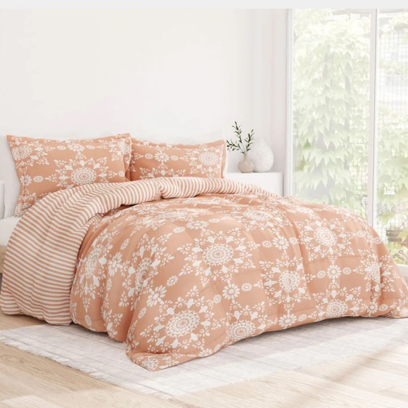 NWT King/Cal King 3 Piece Down Alt. Comforter Set